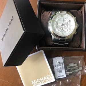 Michael Kors GREAT CONDITION! Silver chunky watch